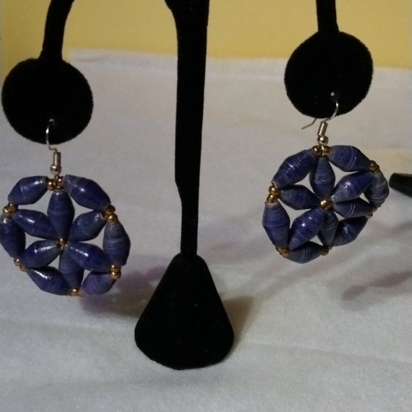 Vintage blue pierced earrings hand rolled paper beads (sku 234) - Picture 3 of 4